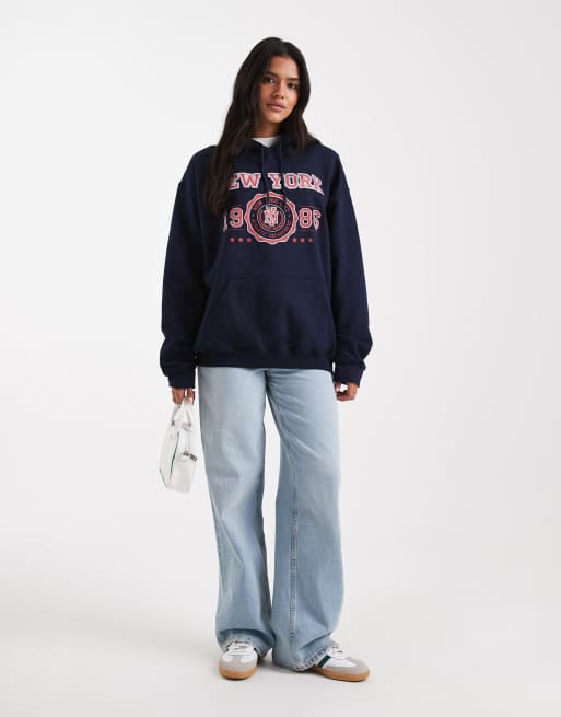 Miss Selfridge – New York – Marinblå huvtröja i collegestil, 3 av 4