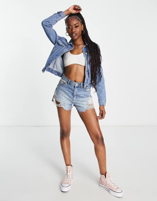 Miss Selfridge – Niebieska kurtka jeansowa z haftem na plecach, 3 z 4