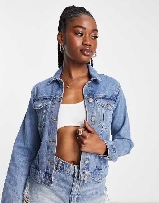 Miss Selfridge – Niebieska kurtka jeansowa z haftem na plecach, 4 z 4