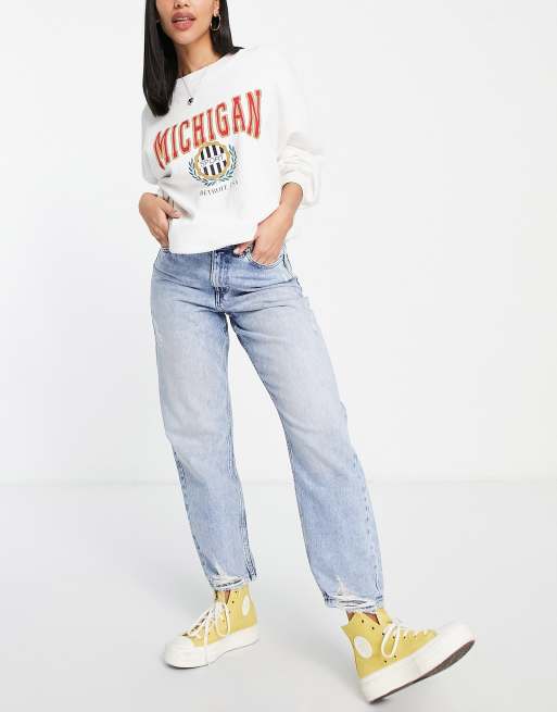 Miss Selfridge – Niebieskie mom jeans z rozdarciami w dole nogawek