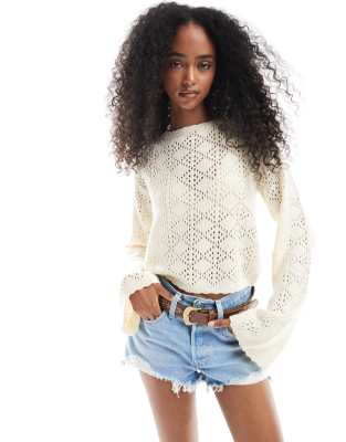 Miss Selfridge - Oberteil aus Pointelle-Strick in Creme mit Glockenärmeln-Weiß