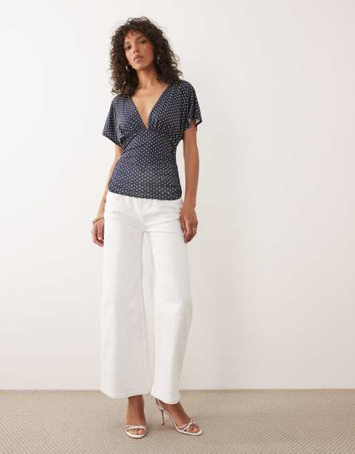 Miss Selfridge – Oberteil in Marineblau mit V-Ausschnitt und Polka Dots, 2 von 4