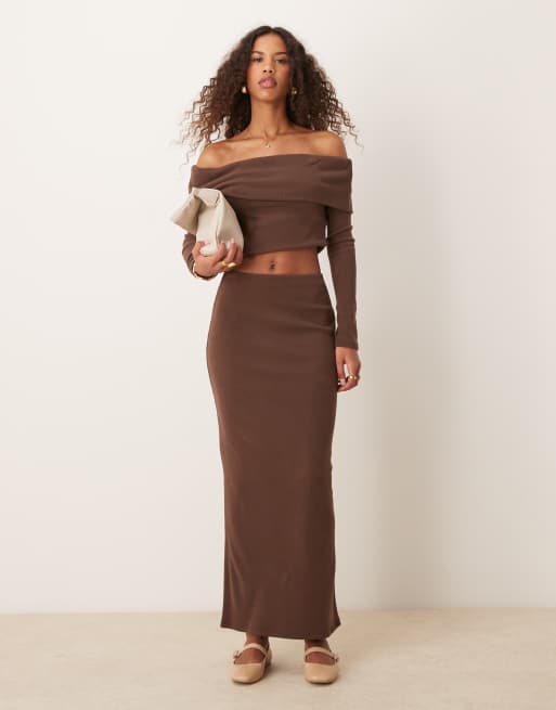 Miss Selfridge – Oberteil in Schokoladenbraun mit tief angesetztem Bardot-Ausschnitt, 2 von 4