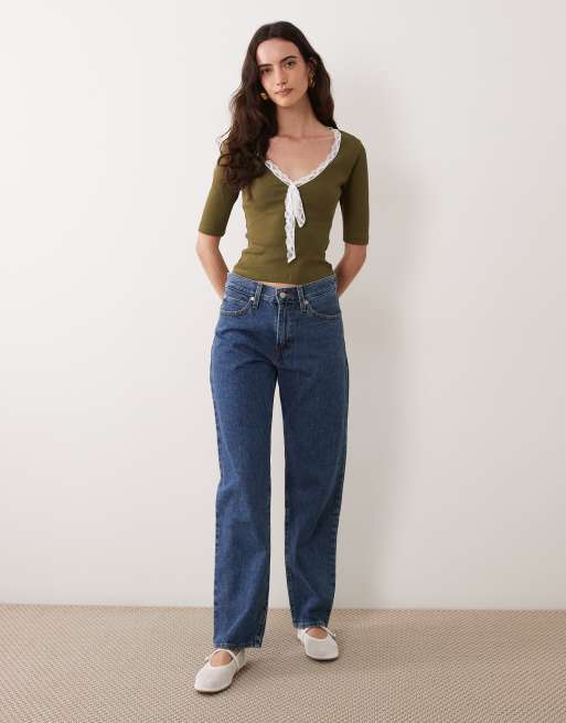 Miss Selfridge Oberteil mit 3/4-Ärmeln, V-Ausschnitt und Schleife in Khaki, 3 von 4