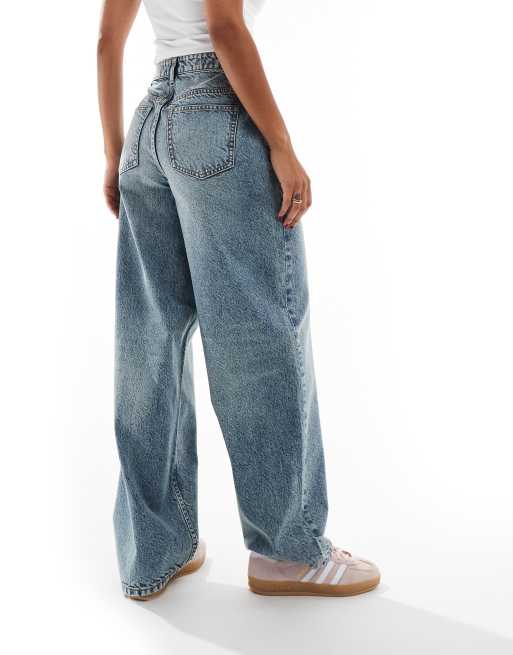 Miss Selfridge – Obszerne niebieskie jeansy z efektem sprania, 2 z 5