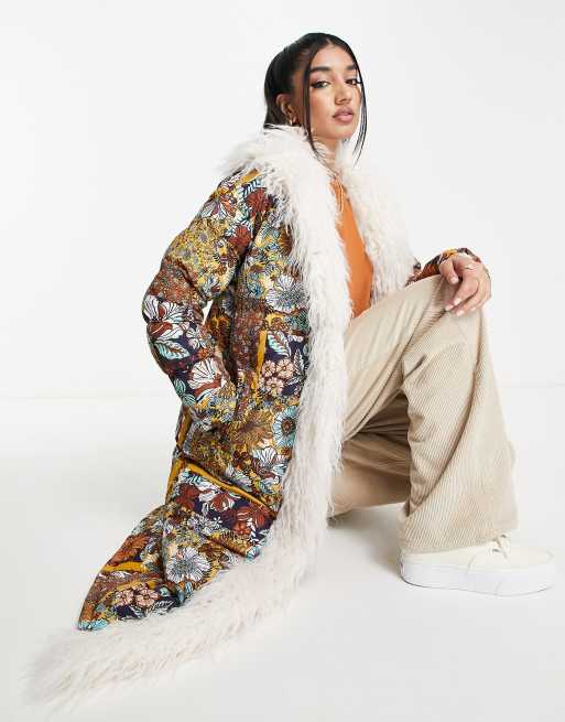 Miss Selfridge – Ocieplany płaszcz o wydłużonym fasonie z wykończeniem ze sztucznego futra z patchworkowym wzorem w mongolskim stylu