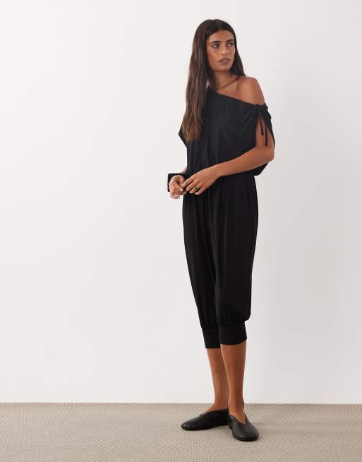 Miss Selfridge off shoulder capri jumpsuit in black, 2 of 4
