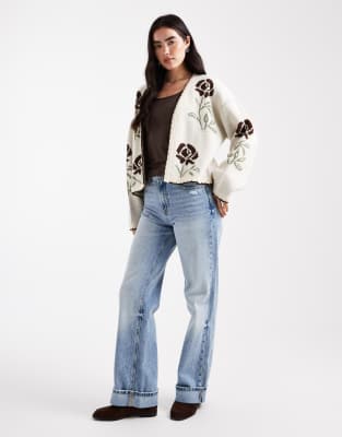 Miss Selfridge - Offene Strickjacke in Creme und Schokobraun mit Blumenmuster-Gelb