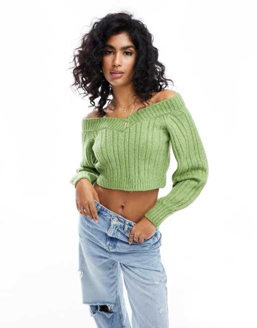 Miss Selfridge – Olivgrön, mysig off shoulder-tröja i bredribbad stickning med bardot-ringning och kort design