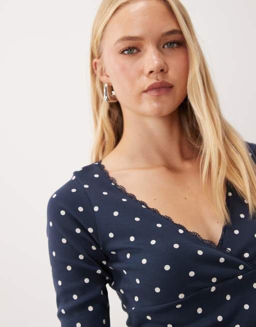 Miss Selfridge omlottopp med trekvartsärm i marinblått prickigt tryck, 3 av 4