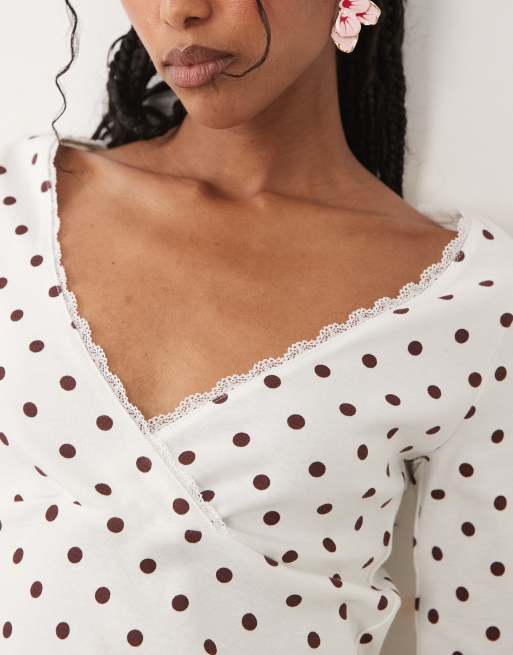 Miss Selfridge omlottopp med trekvartsärmar och prickigt tryck, 2 av 4
