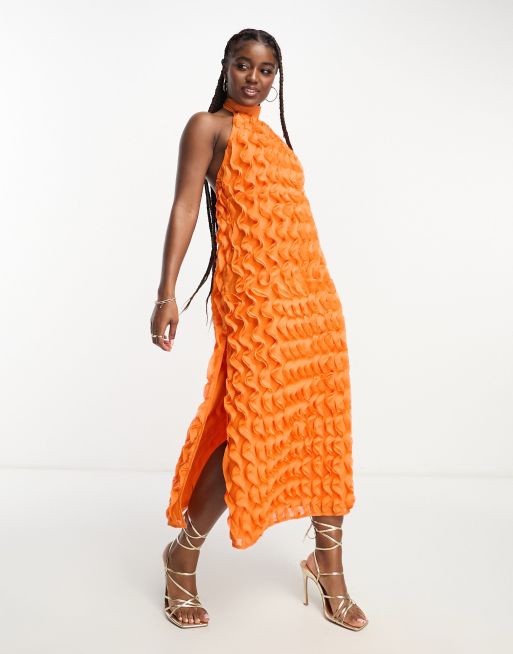 Miss Selfridge - Orange maxikjole til særlige lejligheder med tekstur, flæser og halterneck