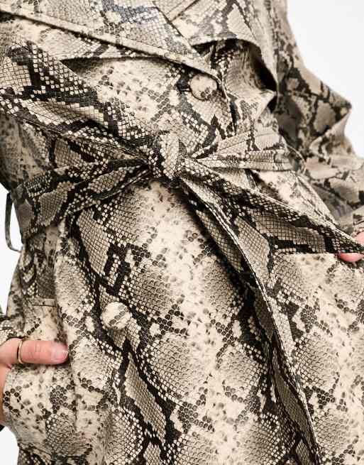Miss Selfridge – Ormskinnsmönstrad trenchcoat i läderimitation, 2 av 4