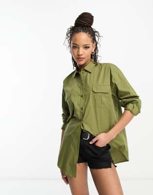 Miss Selfridge - Oversize-Hemd aus Popeline in Khaki mit Utility-Design-Grün