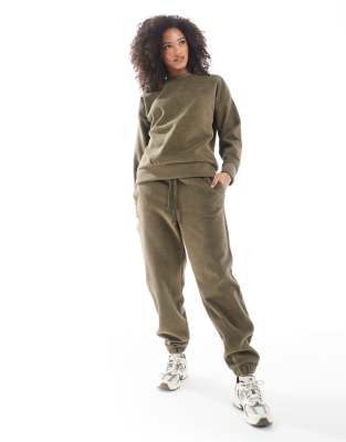 Miss Selfridge - Oversize-Jogginghose in Khaki mit Fleece-Futter-Grün