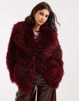 Miss Selfridge - Oversize-Mantel in Pflaume aus mongolischem Kunstpelz-Lila