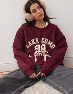 Miss Selfridge - Oversize-Sweatshirt in Burgunderrot mit „Lake Como"-Print