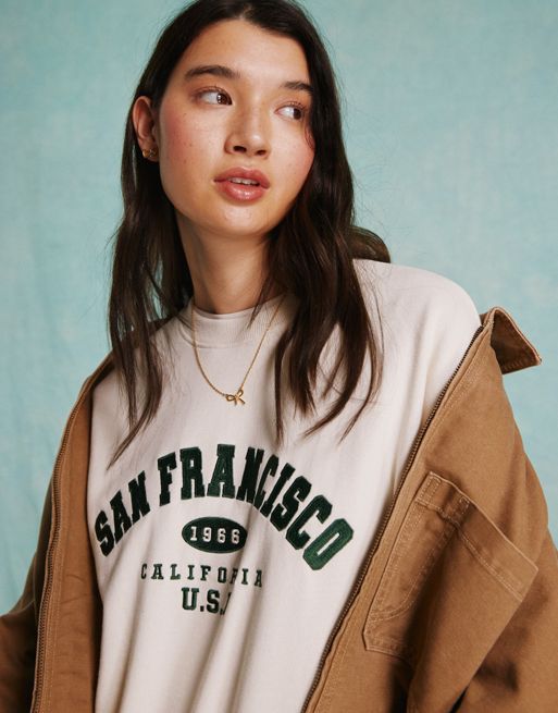 Miss Selfridge – Oversize-Sweatshirt in Cremeweiß mit „San Francisco“-Stickerei