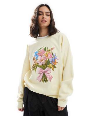 Miss Selfridge - Oversize-Sweatshirt in Gelb mit Blumenstrauß-Print