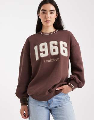 Miss Selfridge - Oversize-Sweatshirt mit Teddyfell-Print-Brown
