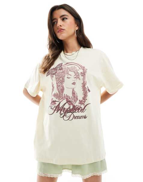Miss Selfridge – Oversize-T-Shirt in Buttergelb mit „Mystical Dreams“-Print - view 1