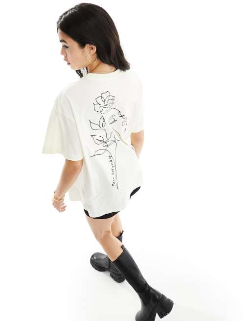 Miss Selfridge – Oversize-T-Shirt in Cremeweiß mit Gesichtsskizzen-Grafikprint