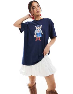 Miss Selfridge - Oversize-T-Shirt in Marineblau mit Teddybär-Print