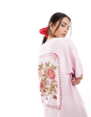 Miss Selfridge - Oversize-T-Shirt in Rosa mit Blumenprint