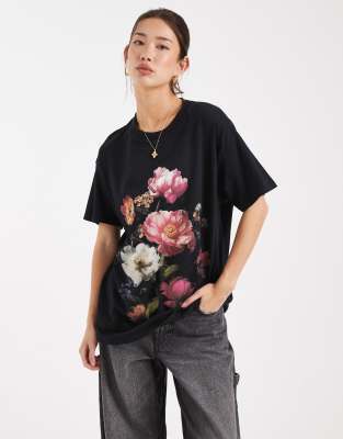 Miss Selfridge - Oversize-T-Shirt in Schwarz mit fotografischem Blumenmotiv
