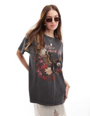 Miss Selfridge - Oversize-T-Shirt in verwaschenem Grau mit „Wild and Free"-Print