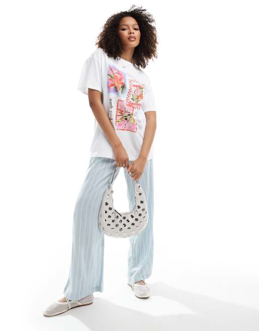 Miss Selfridge – Oversize-T-Shirt in Weiß mit Postkarten-Prints, 2 von 4