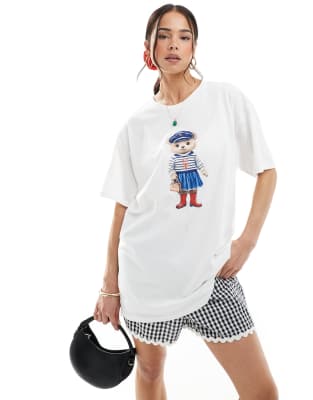 Miss Selfridge - Oversize-T-Shirt in Weiß mit Teddybär-Print