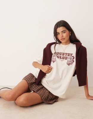 Miss Selfridge - Oversize-T-Shirt mit „Country Club"-Print-Weiß
