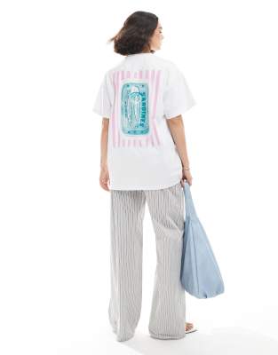 Miss Selfridge - Oversize-T-Shirt mit Sardinen-Print und rosa Streifenmuster am Rücken-Weiß