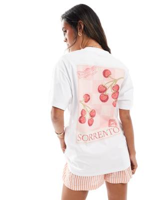 Miss Selfridge - Oversize-T-Shirt mit Tomaten-Grafikprint-Weiß