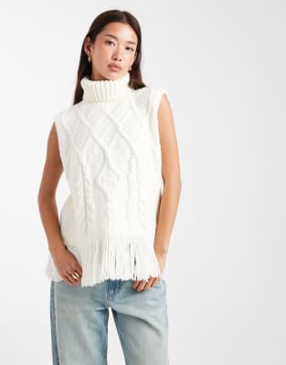 Miss Selfridge - Oversize-Tanktop aus Strick in Creme mit Zopfmuster und Fransen-Weiß