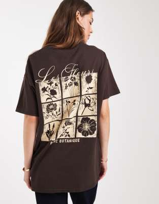 oversized floral graphic tshirt in chocolate-Brown