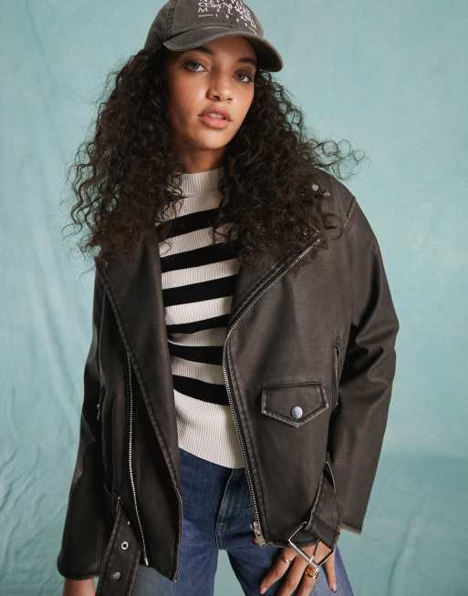 Miss Selfridge - Oversized foret bikserjakke i vasket sort imiteret læder