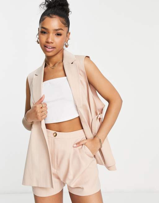 Miss Selfridge - Oversized nålestribet blazer uden ærmer med spændedetalje i siden i lyserød - Del af sæt