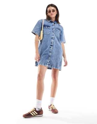 oversized short sleeve denim shirt dress in blue acid wash