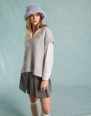Miss Selfridge oversized V neck knitted vest in grey marl - ASOS Price Checker