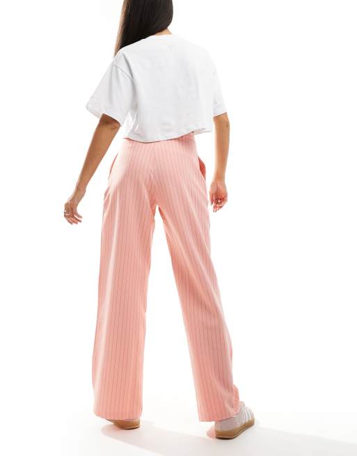 Miss Selfridge - Pantalon ample coupe ajustée - Rose à fines rayures, 2 de 5
