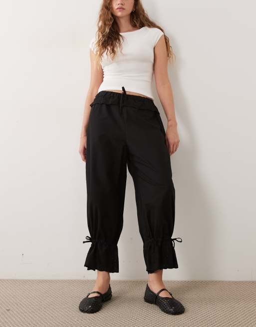 Miss Selfridge pantalon bloomer en broderie de coton noir, 2 de 5