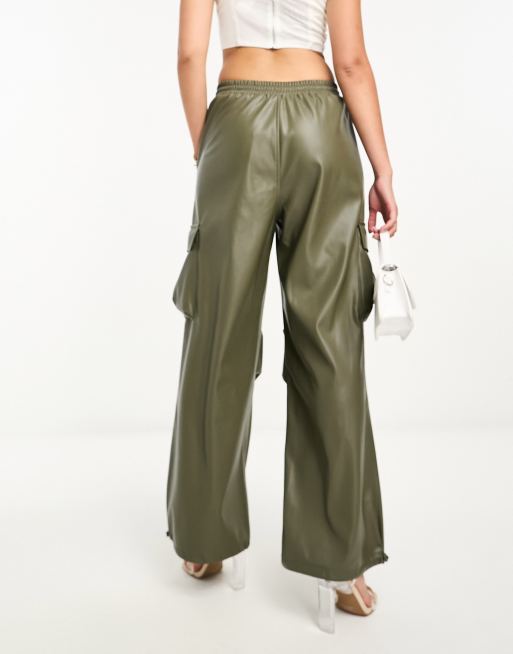 Miss Selfridge - Pantalon cargo baggy en similicuir - Kaki, 2 de 4