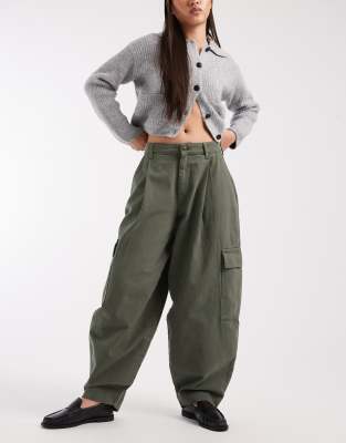 Miss Selfridge - Pantalon cargo bouffant style utilitaire - Kaki-Vert