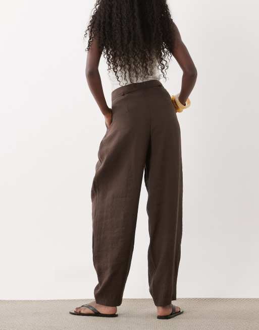 Miss Selfridge - pantalón fluido de sastre con pernera globo en chocolate, 5 de 5