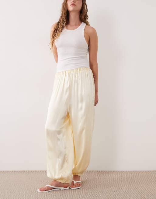 Miss Selfridge - pantalón globo satinado con detalle de encaje, 2 de 5