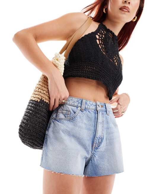 Miss Selfridge - Pantaloncini di jeans lavaggio chiaro blu con tasche a forma di cuore, 2 di 5