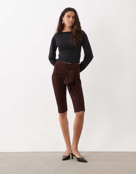 Miss Selfridge - pantalones capri con detalle de lazada cruzada en marrón chocolate - view 1