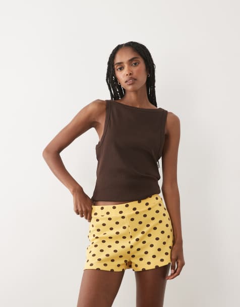 Miss Selfridge - Pantalones cortos amarillos con estampado de lunares de canalé suave - view 1